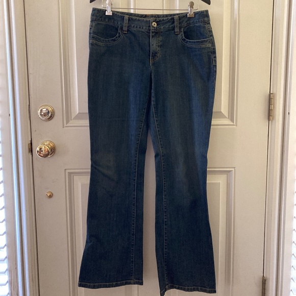 Ann Taylor Women's Curvy Fit Four Pocket Boot Cut Jeans/Lower on Waist/Size 8 - Picture 1 of 3